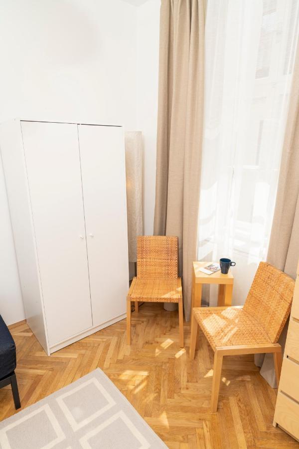 Fromme Hermine By Ichbucheat Apartment Wien